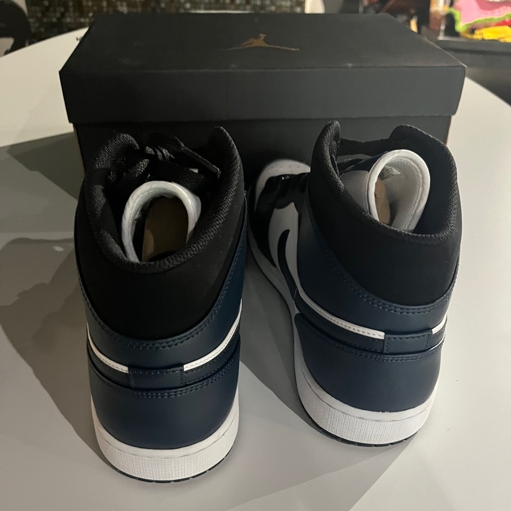 Jordan 1 Men’s Royal Navy and Black Sneakers - Picture 5 of 9
